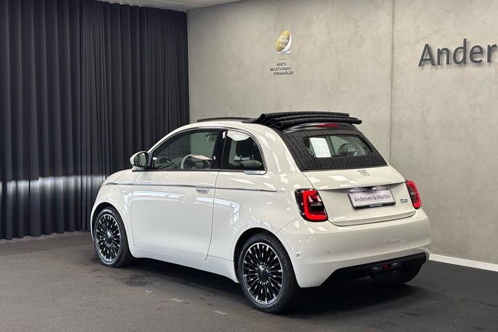 Hvid Fiat 500e fra 2023
