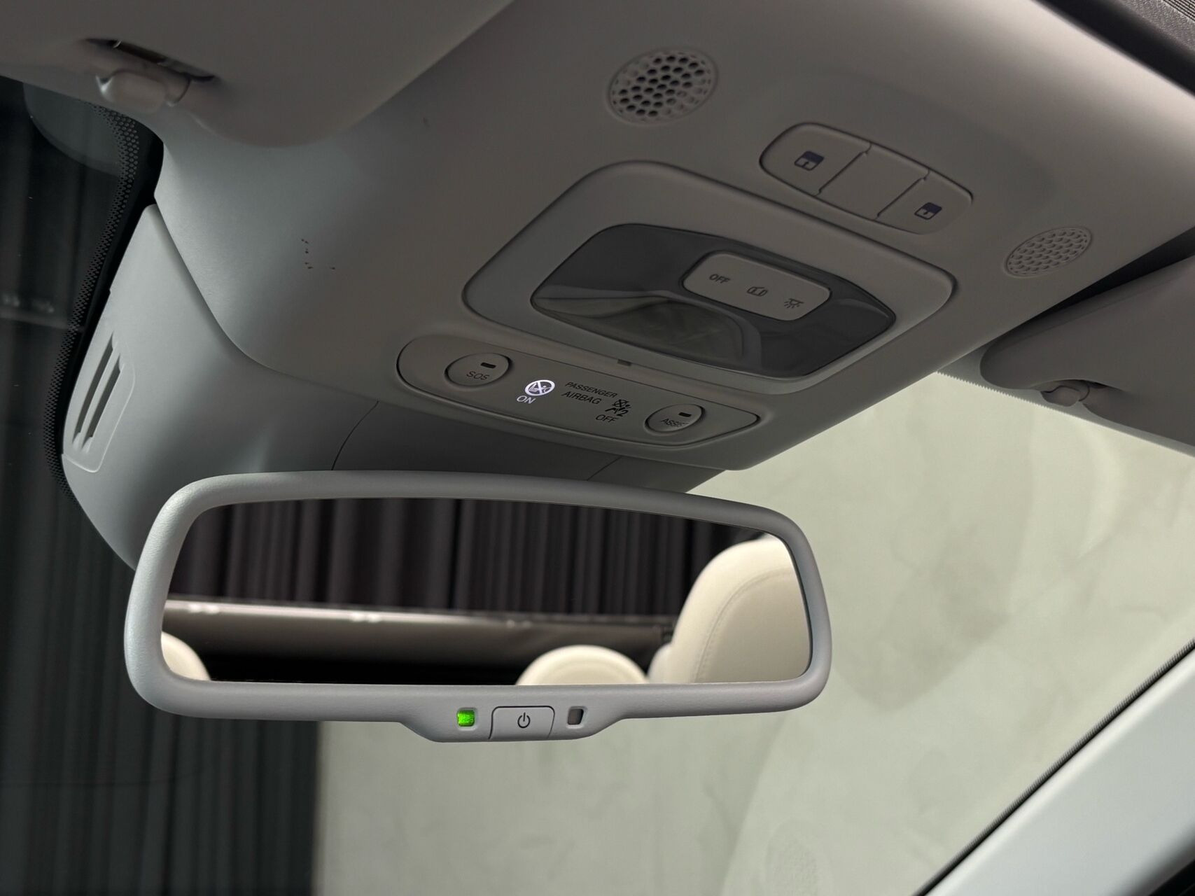 Hvid Fiat 500e fra 2023