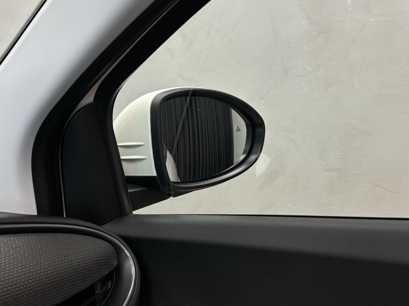 Hvid Fiat 500e fra 2023