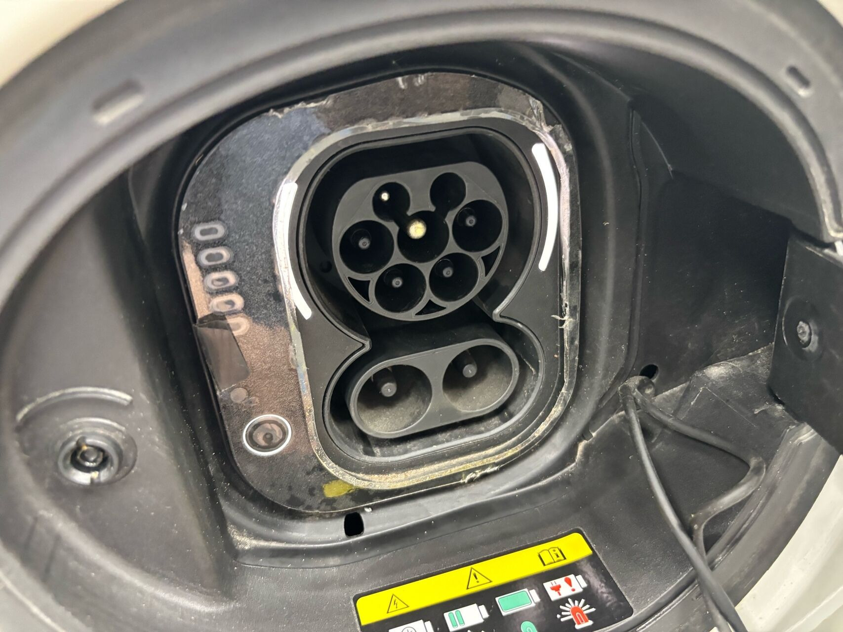 Hvid Fiat 500e fra 2023