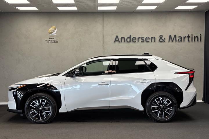 Hvid Toyota BZ4X fra 2026