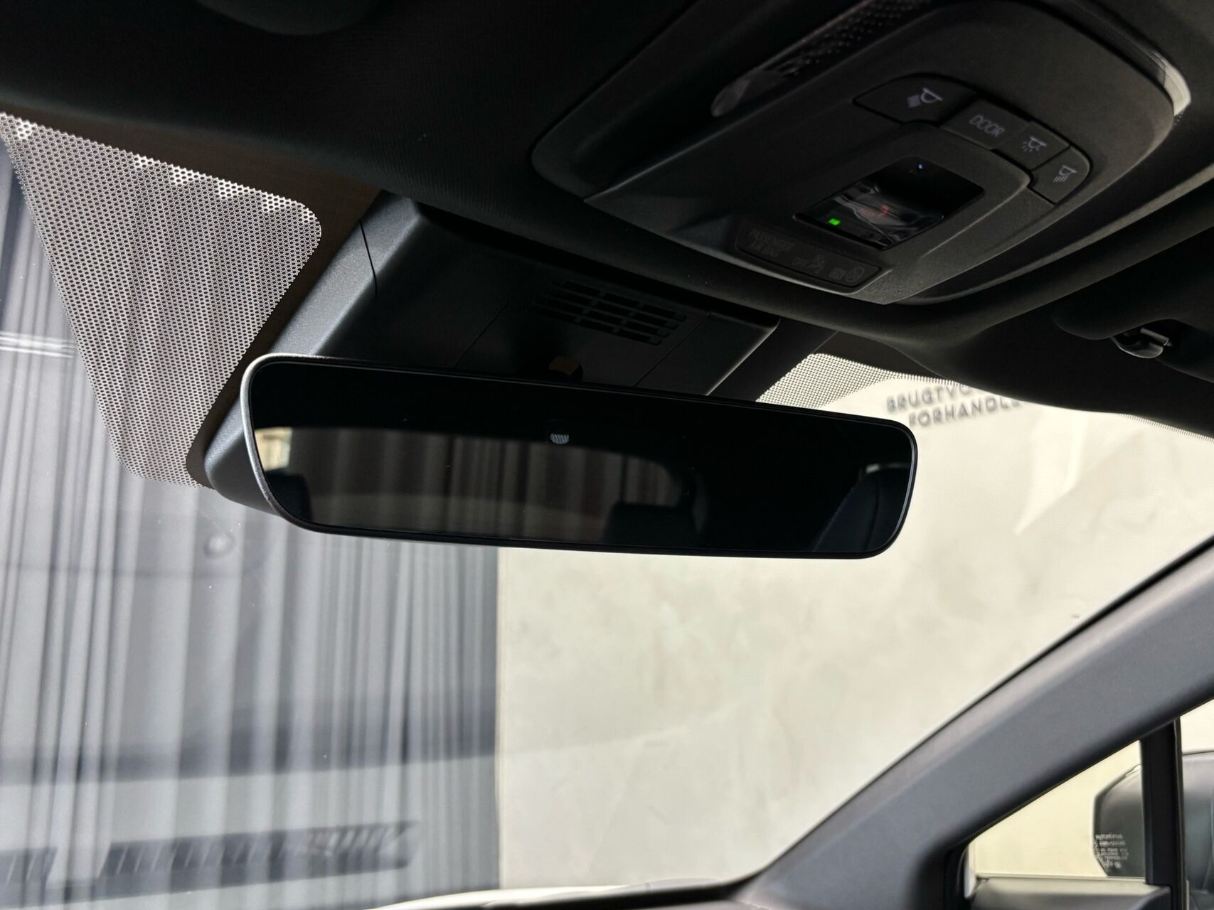 Hvid Toyota BZ4X fra 2026