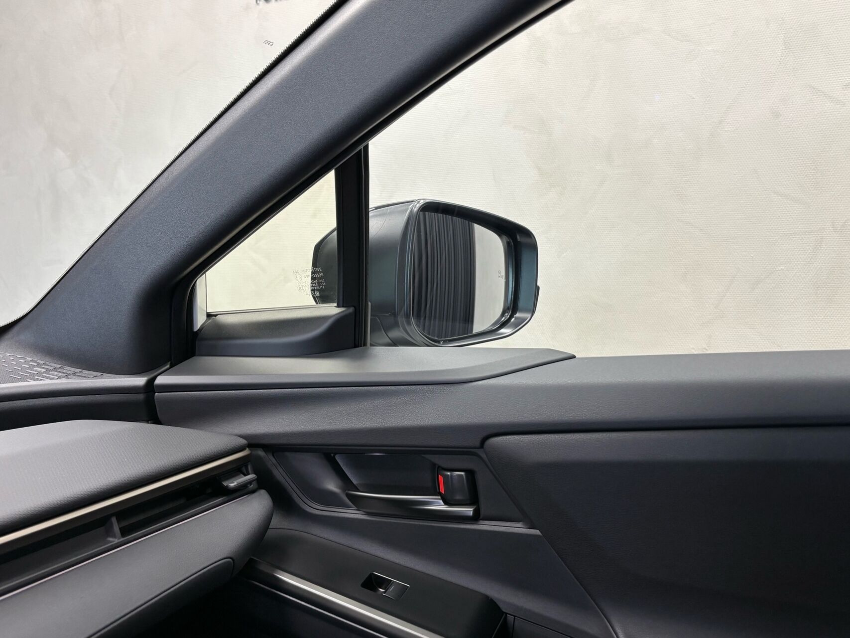 Hvid Toyota BZ4X fra 2026