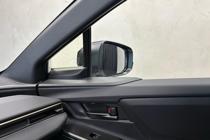 Hvid Toyota BZ4X fra 2026