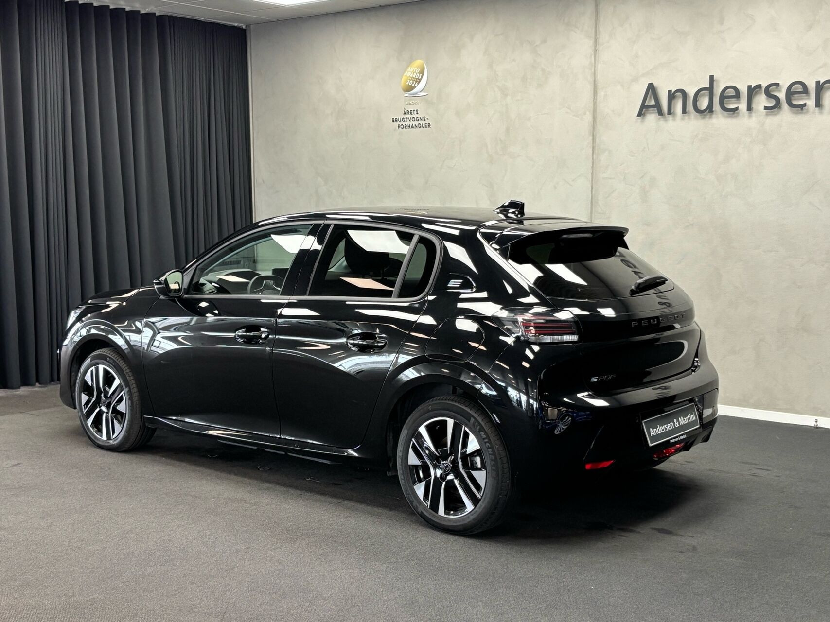 Sort Peugeot e-208 fra 2025