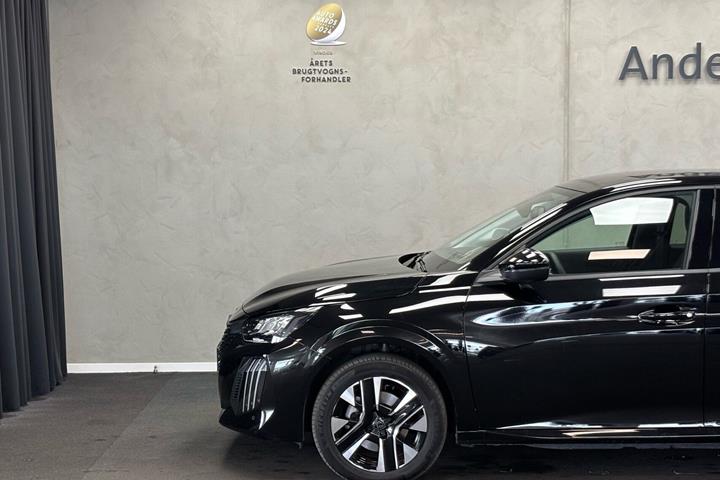 Sort Peugeot e-208 fra 2025