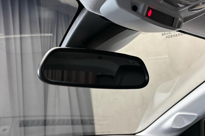 Sort Peugeot e-208 fra 2025
