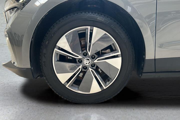 Grå Skoda Enyaq fra 2025