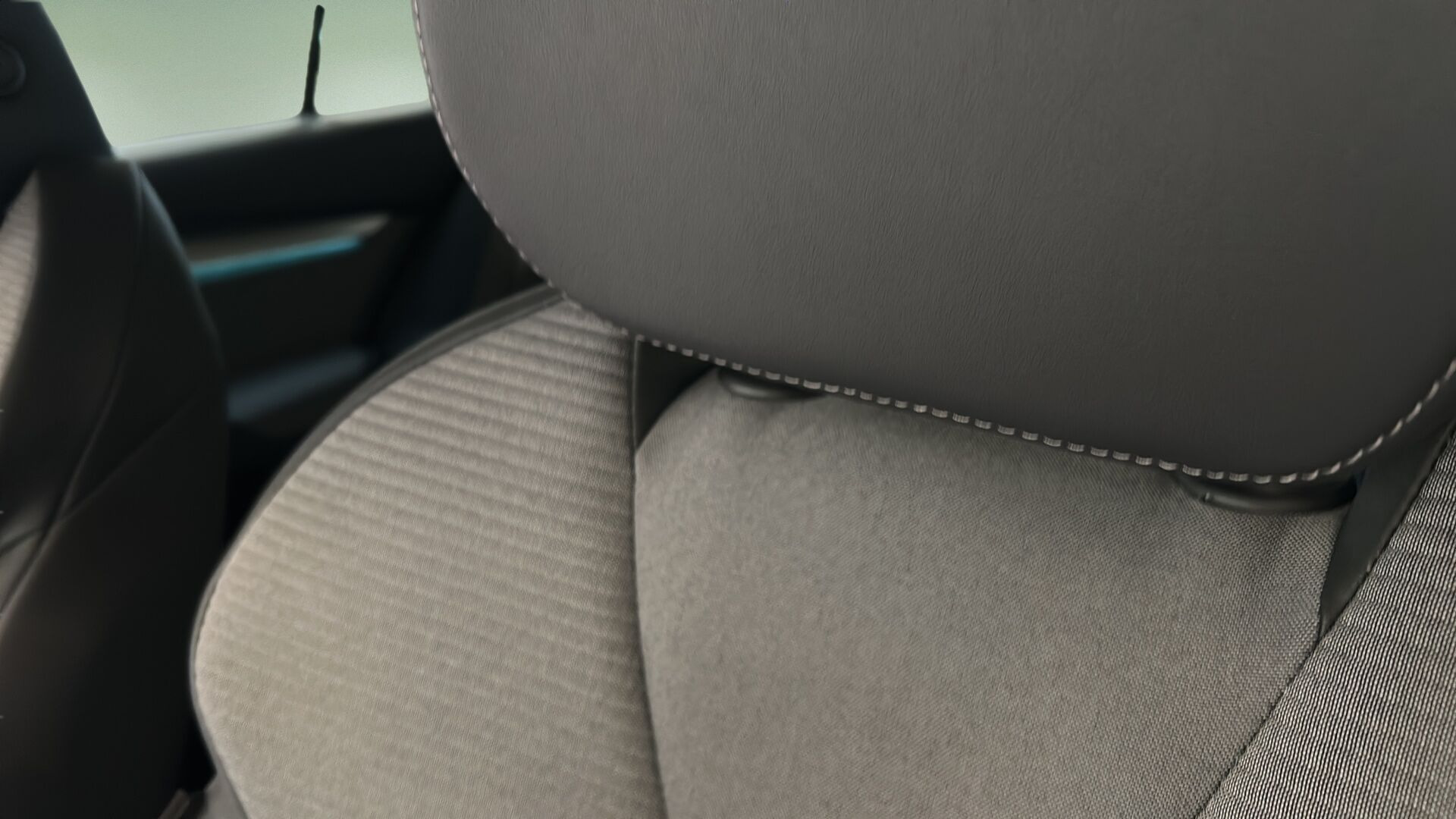 Grå Skoda Enyaq fra 2025
