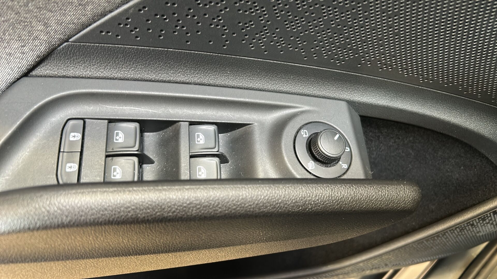 Grå Skoda Enyaq fra 2025