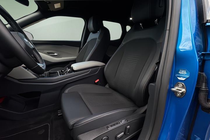 Blå Ford Capri fra 2025