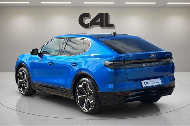 Blå Ford Capri fra 2025