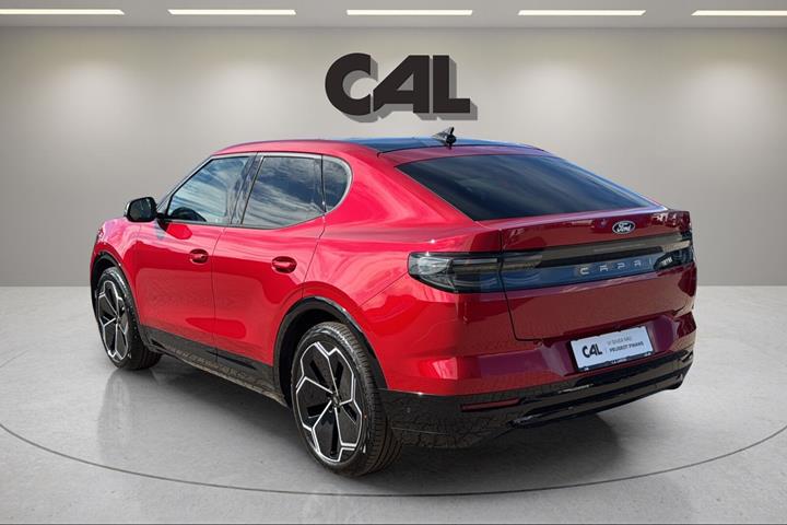 Rød Ford Capri fra 2025