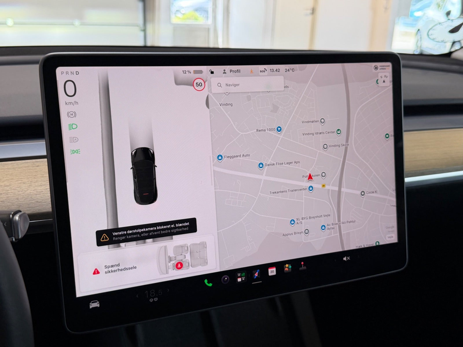 Sort Tesla Model Y fra 2023