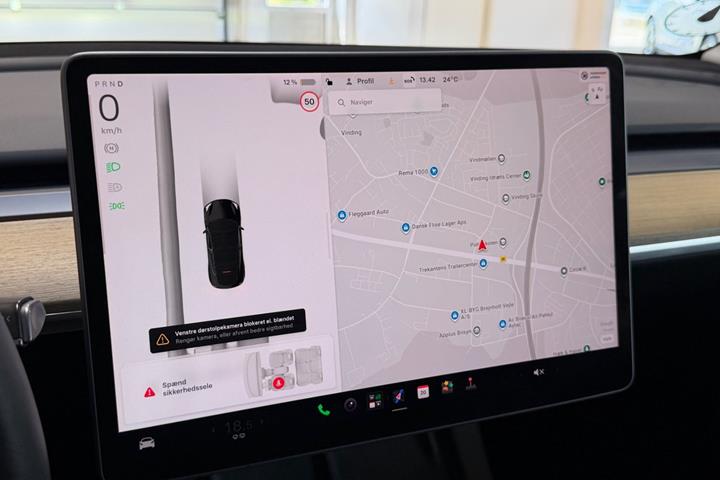 Sort Tesla Model Y fra 2023