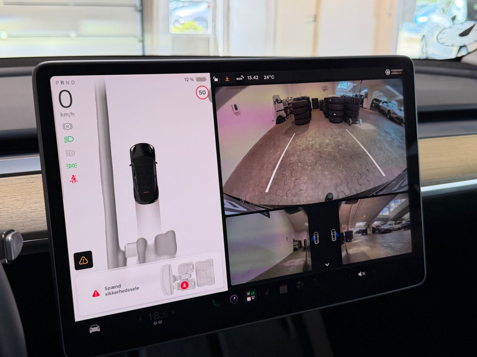 Sort Tesla Model Y fra 2023