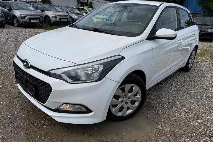 Hvid Hyundai i20 fra 2015