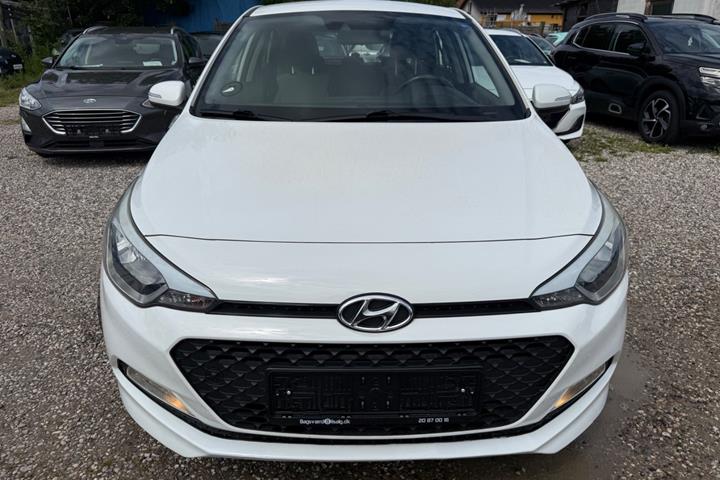 Hvid Hyundai i20 fra 2015