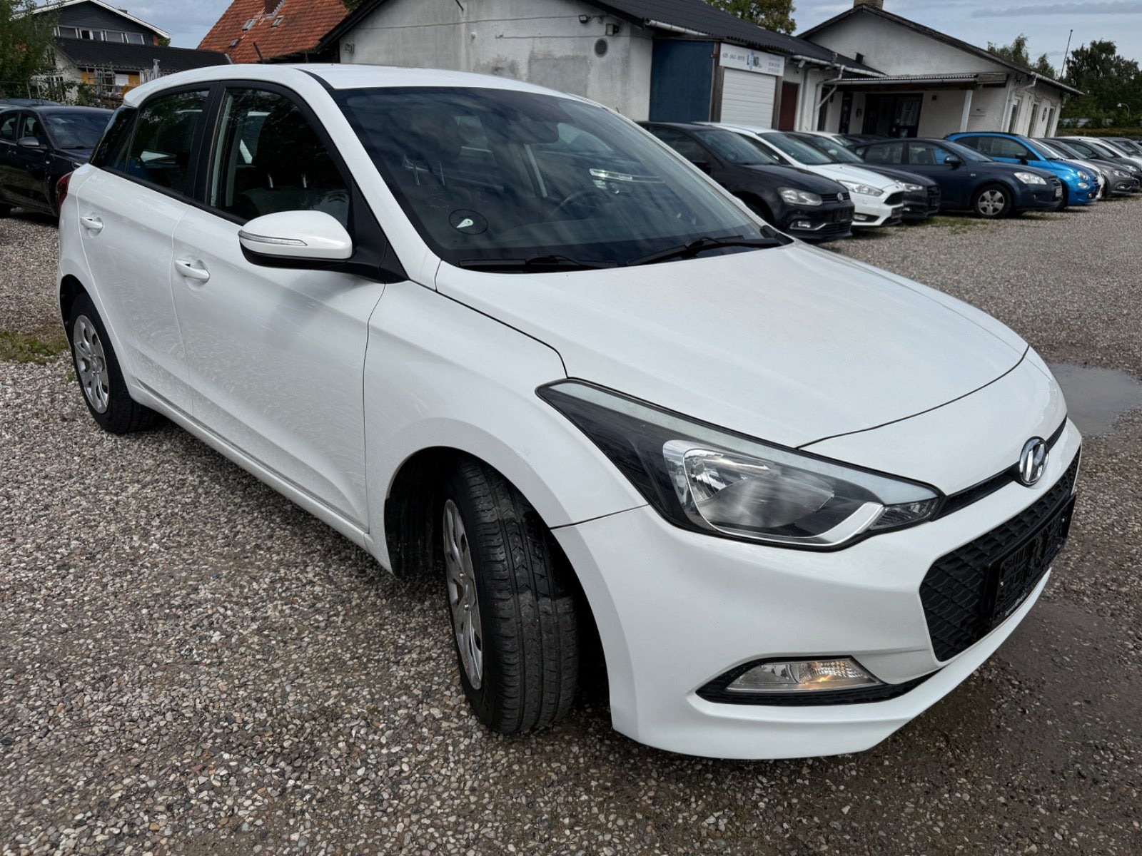 Hvid Hyundai i20 fra 2015