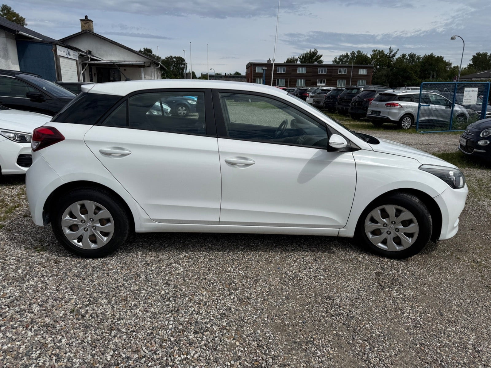 Hvid Hyundai i20 fra 2015