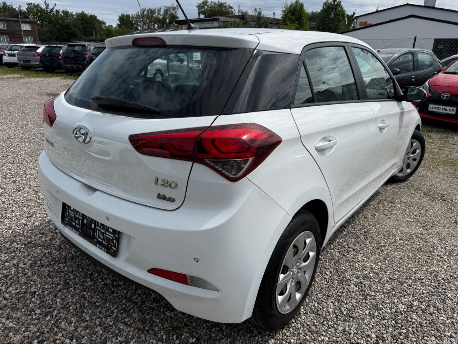 Hvid Hyundai i20 fra 2015