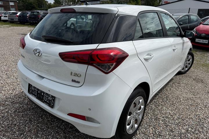 Hvid Hyundai i20 fra 2015
