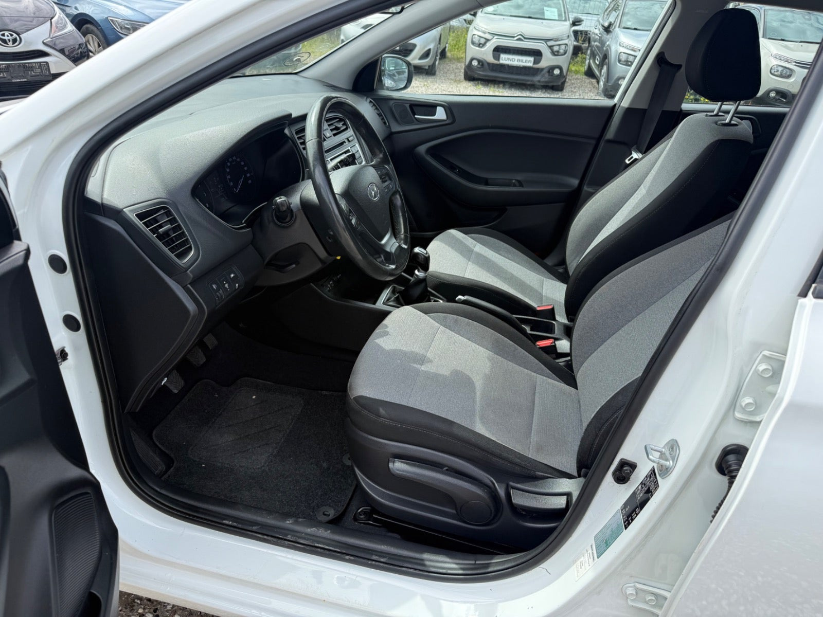 Hvid Hyundai i20 fra 2015