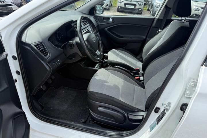Hvid Hyundai i20 fra 2015