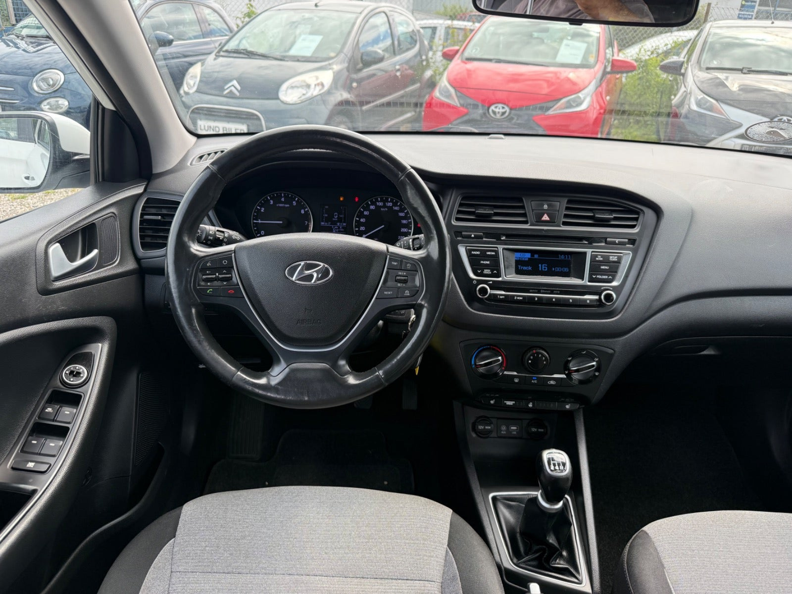 Hvid Hyundai i20 fra 2015