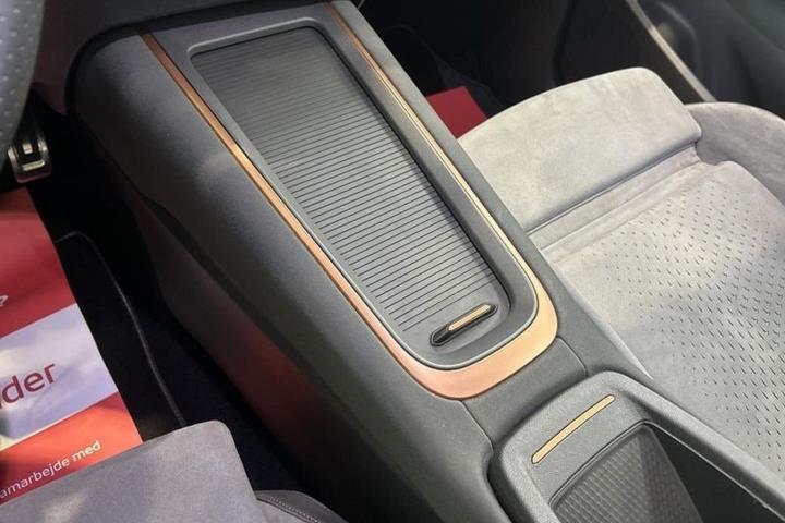 Grå Cupra Born fra 2023