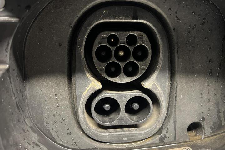 Grå VW ID.4 fra 2023