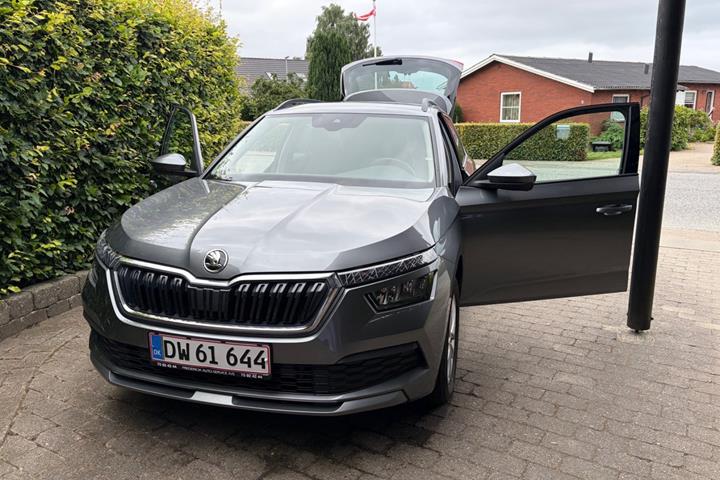 Grå Skoda Kamiq fra 2023