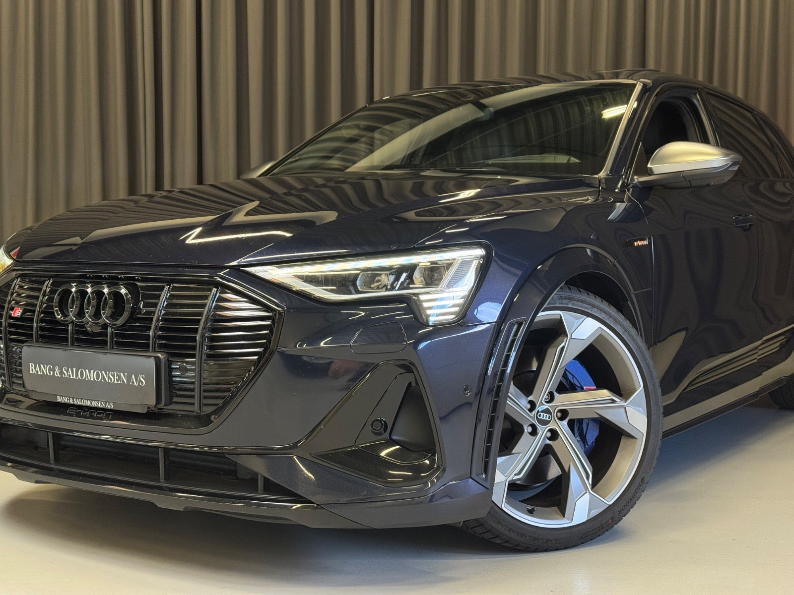 Blå Audi e-tron S fra 2022