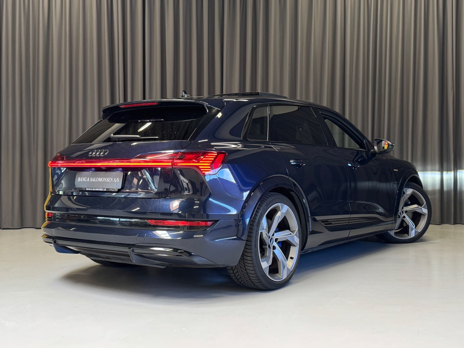 Blå Audi e-tron S fra 2022