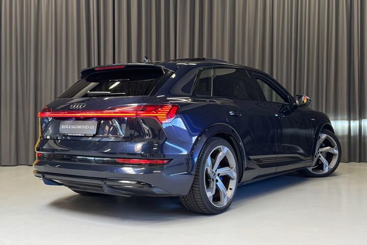 Blå Audi e-tron S fra 2022