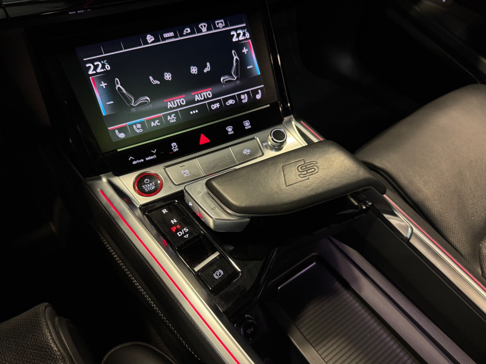 Blå Audi e-tron S fra 2022