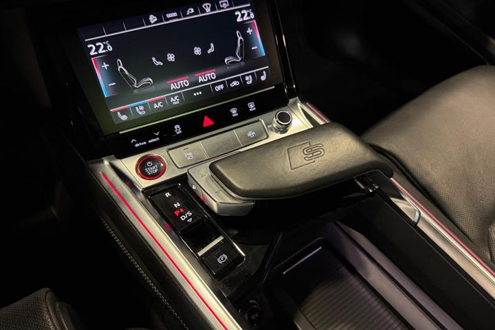 Blå Audi e-tron S fra 2022