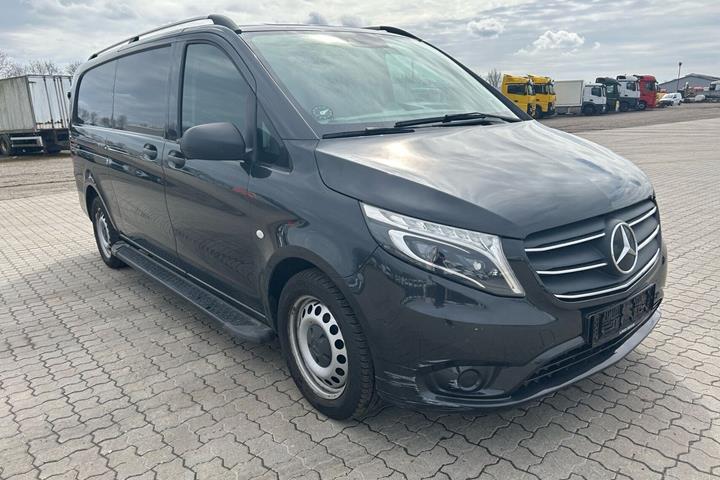 Grå Mercedes Vito 119 fra 2020