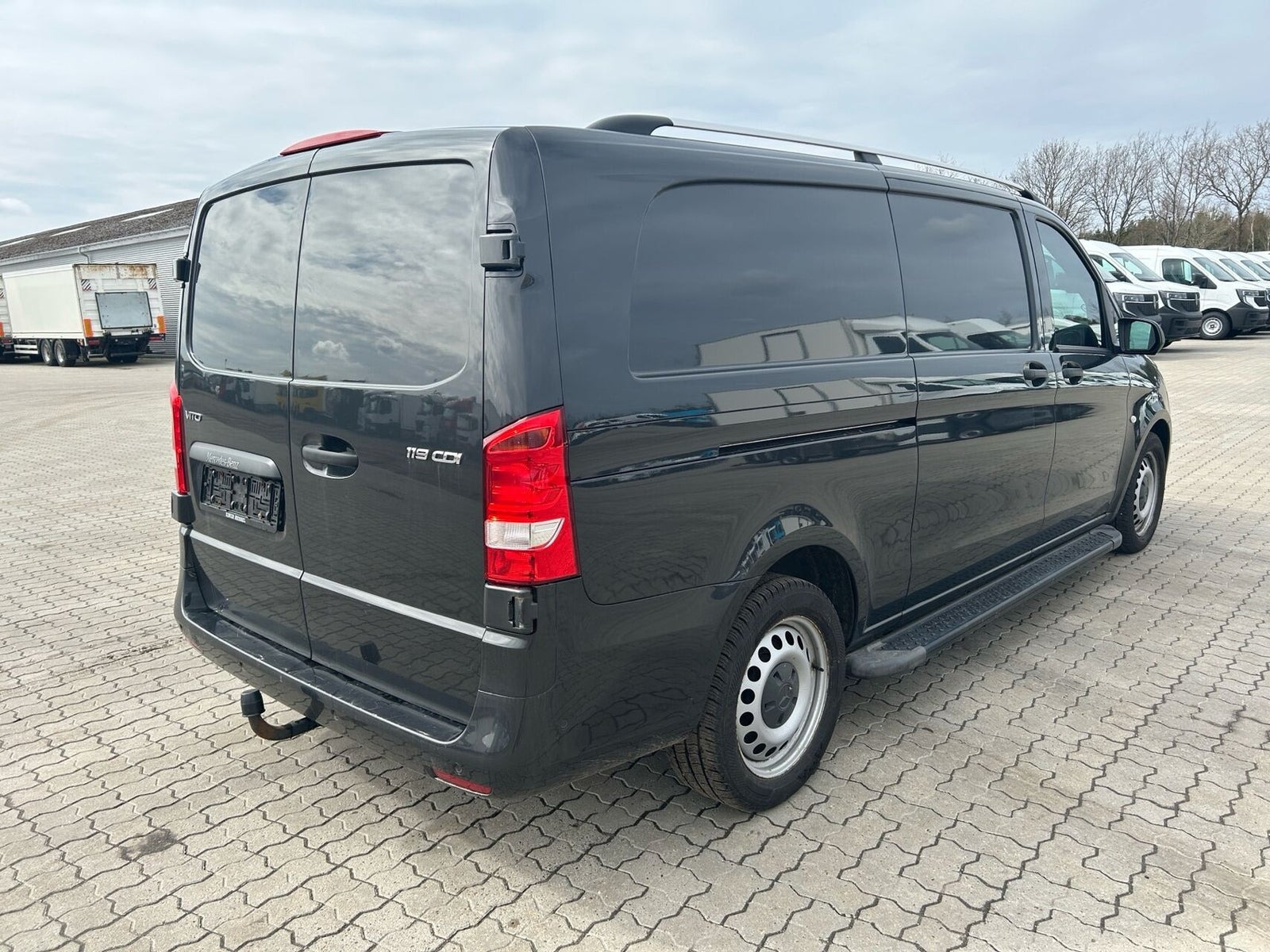 Grå Mercedes Vito 119 fra 2020