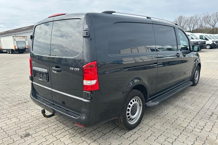 Grå Mercedes Vito 119 fra 2020