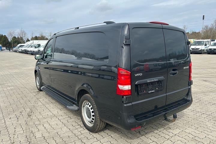 Grå Mercedes Vito 119 fra 2020