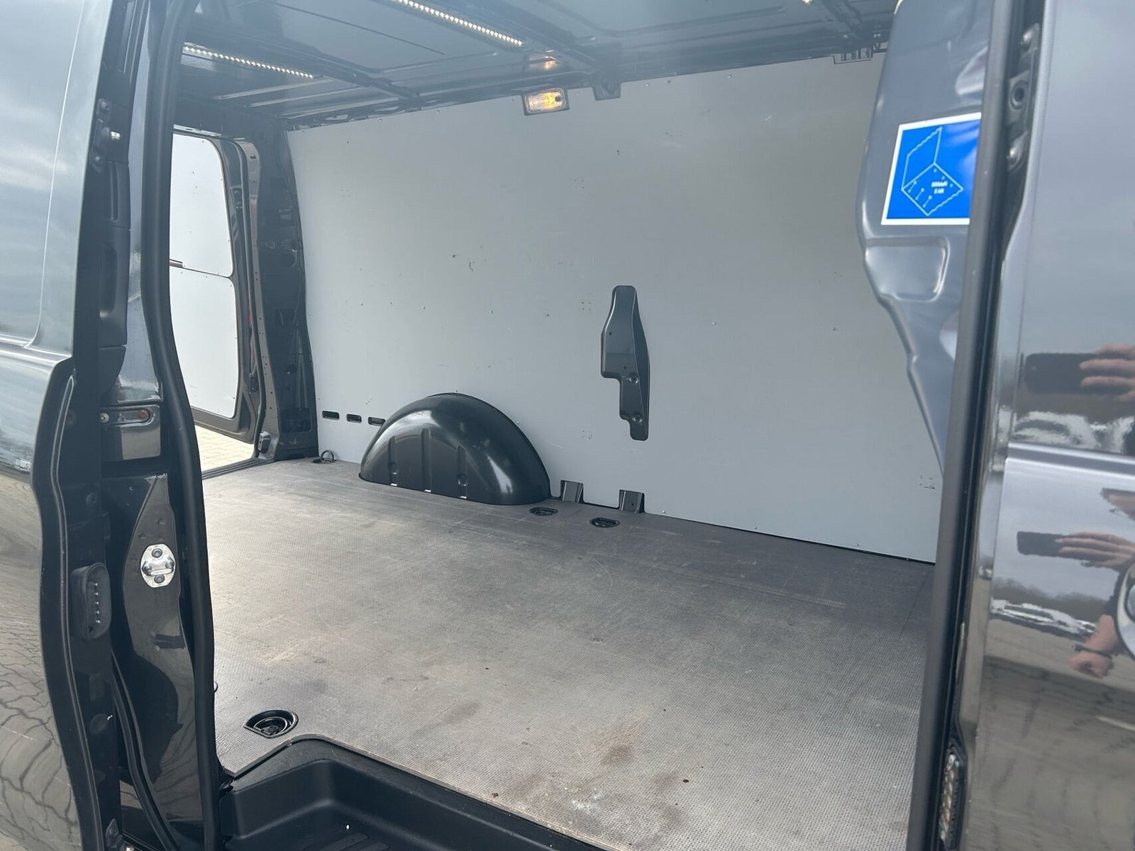 Grå Mercedes Vito 119 fra 2020