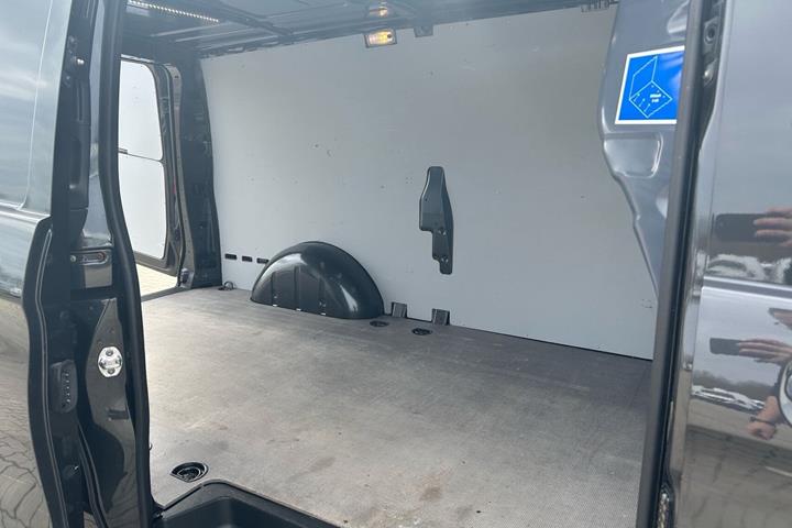 Grå Mercedes Vito 119 fra 2020