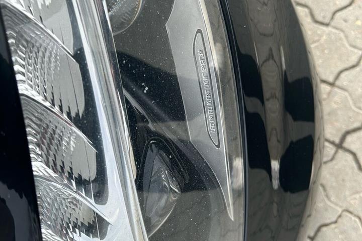 Grå Mercedes Vito 119 fra 2020