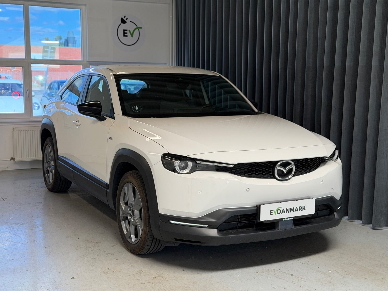 Hvid Mazda MX-30 fra 2023