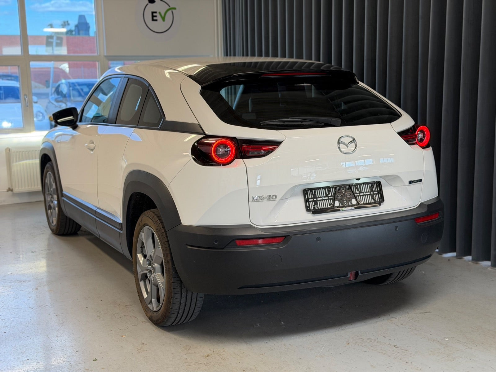 Hvid Mazda MX-30 fra 2023