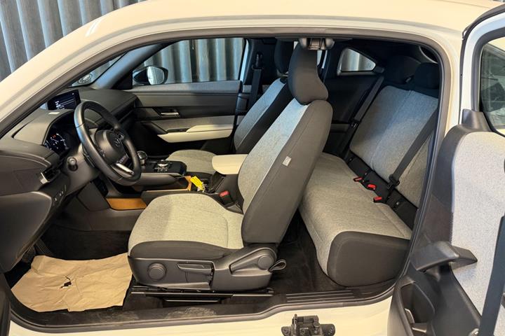 Hvid Mazda MX-30 fra 2023