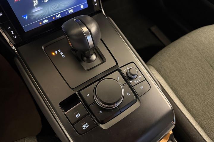Hvid Mazda MX-30 fra 2023