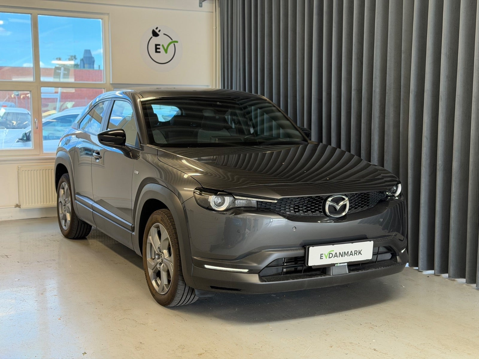 Grå Mazda MX-30 fra 2023