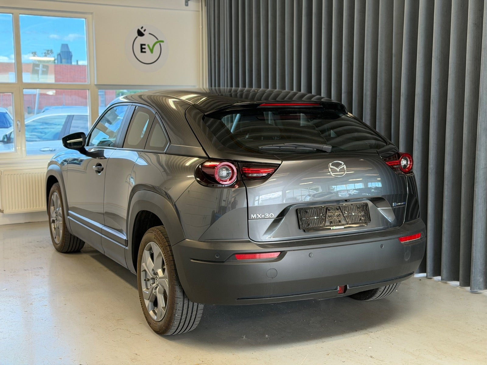 Grå Mazda MX-30 fra 2023